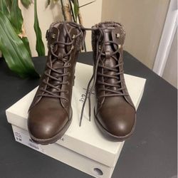 NEW, NEVER WORN SIZE 9