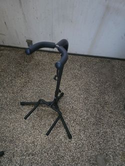 LIKE NEW  GUITAR OR BASS STAND IN SUPPER GOOD CONDITIONS