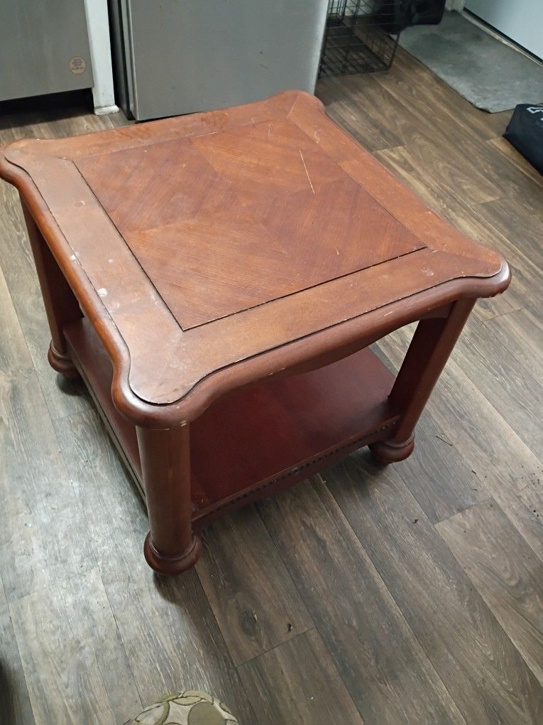 End Table/Table