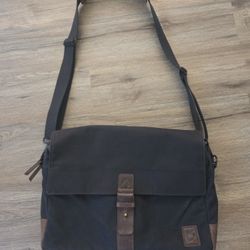NutSac Muy Grande Waxed Canvas Messenger Bag