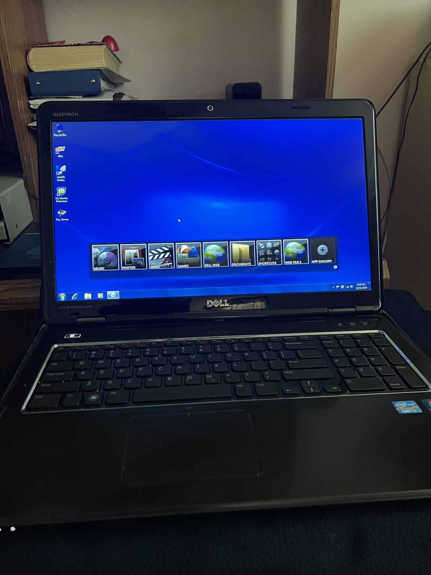 Dell Inspiron N7110 17” Laptop FOR PARTS ONLY