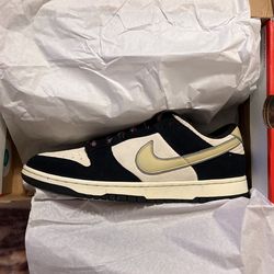 W Nike dunk low black suede team gold Size 12