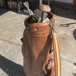 Men’s right, handed golf clubs and bag