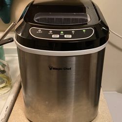 Magic Chef 27lb Counter top Ice Maker