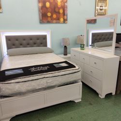 😍 Queen Frame Dresser Mirror 1 Nightstand $999