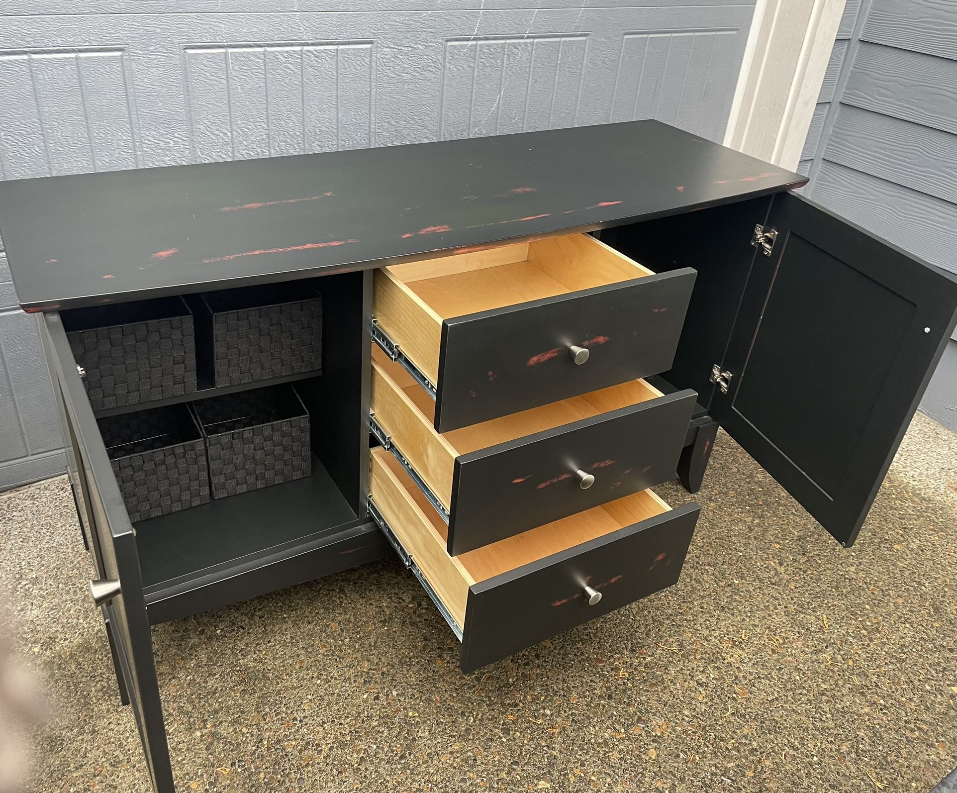 Wood Buffet in great Condition 