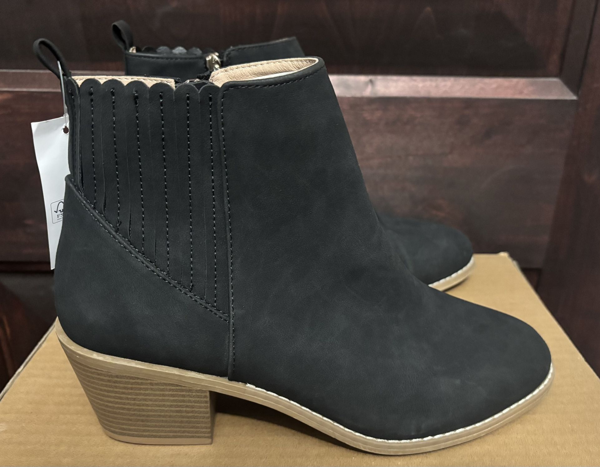 NEW Draper James Women's Black Elle Chelsea Boots (Women’s Size 10) - $25