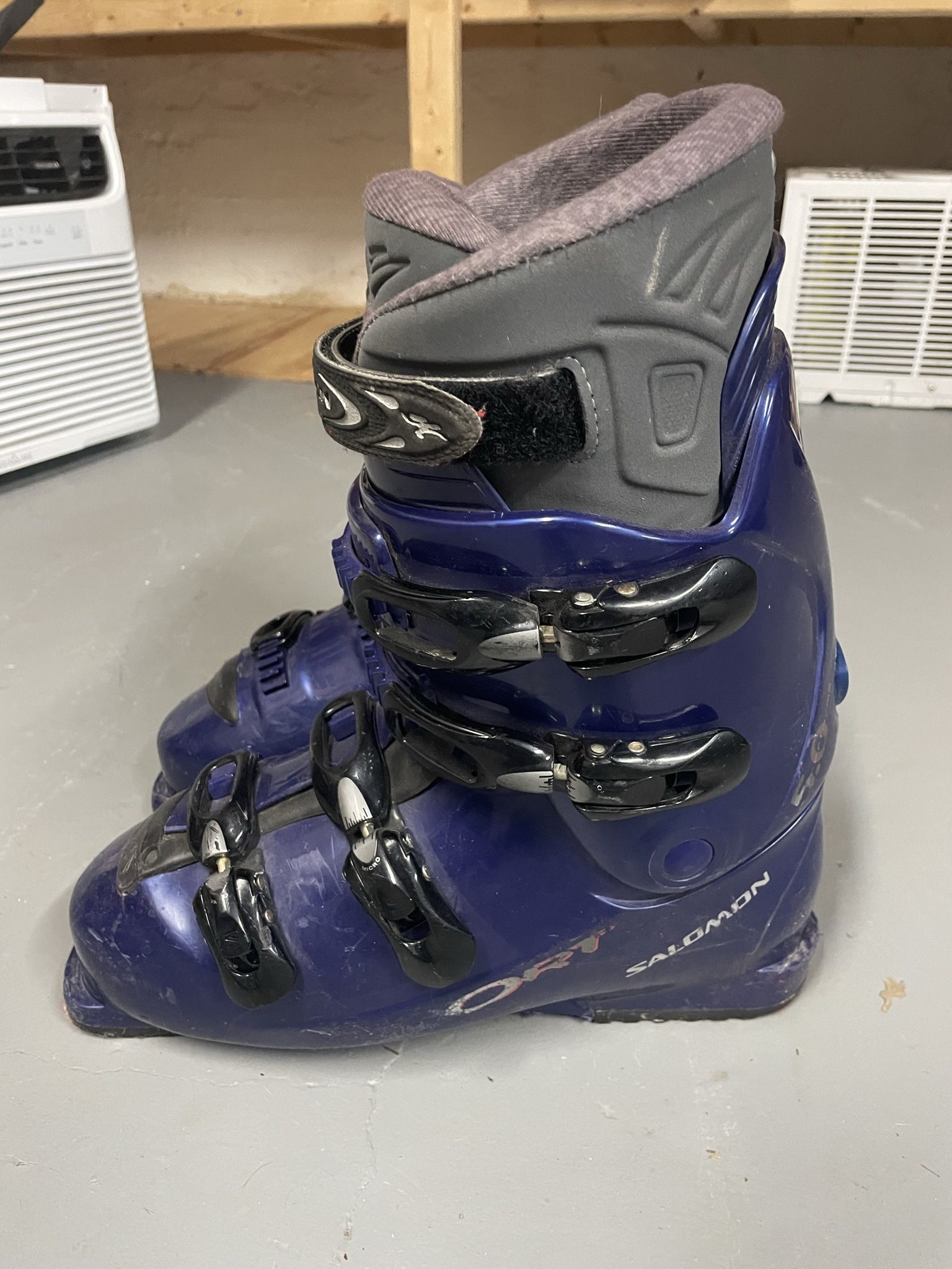 Salomon Ski boots (Size 29.5)