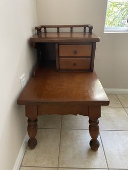 Retro End Table With 2 Drawers
