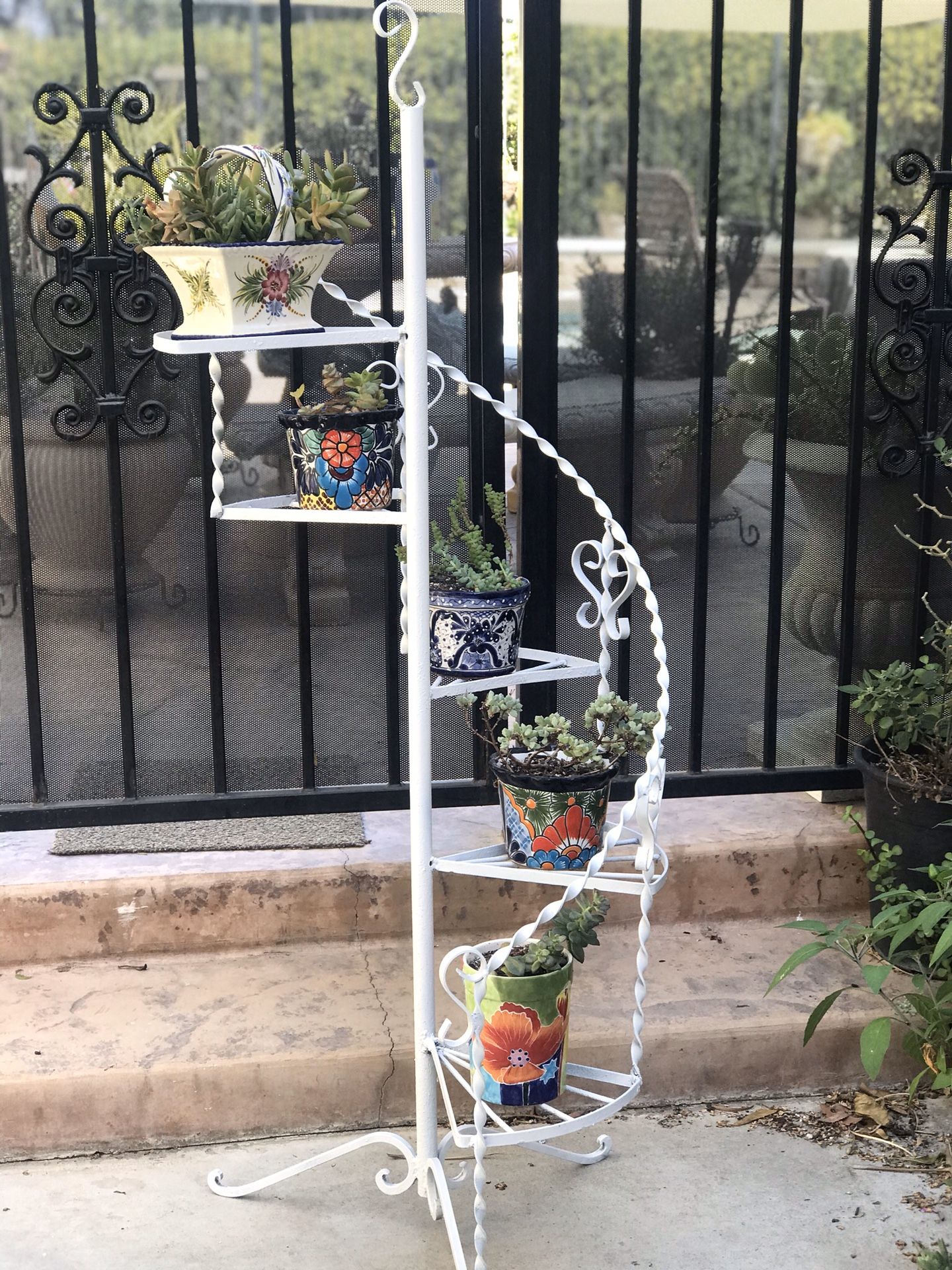 Beautiful Wrought iron 5 pot plant holder (plants NOT included)