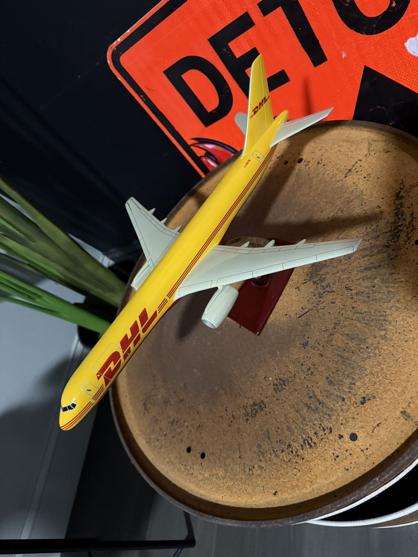 Scale Model 757 Boeing DHL Airplane Plane Quality Hard To Find Desk Office Decor Decoration Mancave