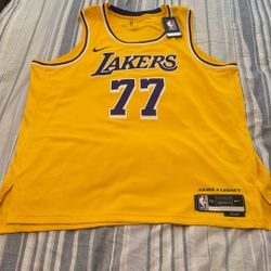 Nike Luka Doncic #77 Yellow Jersey Size 2XL