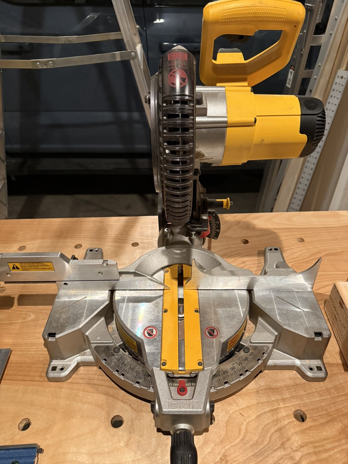 Dewalt DWS 713 Miter Saw