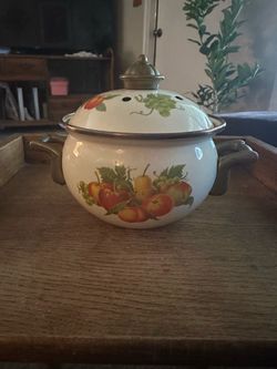 Vintage  potpourri  simmering pot