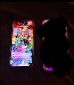 2 iPhone 16 e and cracked iPhone 16 pro max