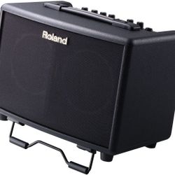 ROLAND AC33 GUITAR AMP. Ac/Battery Powered