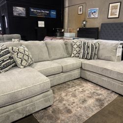 Double Chaise Sectional. 🚚WE DELIVER🚚