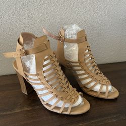 SIZE 9 STRAPPY SANDAL WEDGES/HEELS