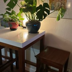 Beautiful bar-height table with two barstools