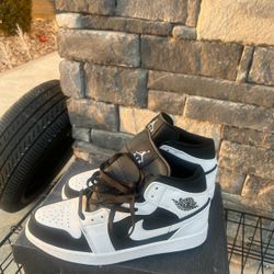 Air Jordan 1 Mid Panda