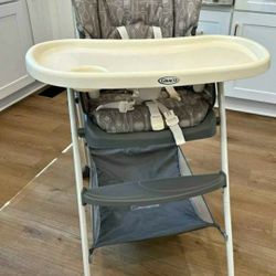 Pickup from lebnonTN 37087...Graco Slim Snacker Highchair,foldable and easy to carry..good in condition..pet and smoke free home 
