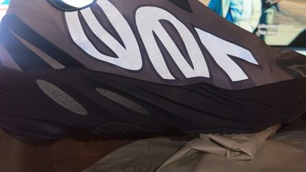 Yeezy Boost 700 MNVN Geode