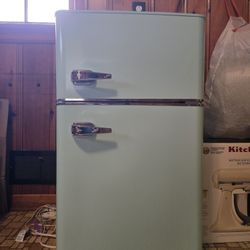 Brand New Insignia Fridge - Never Used