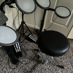 Donner Electric Drum Set, DED-70 Electronic Drum Kit for Beginner with 150 Sounds, 4 Quiet Mesh Pads, 9" Cymbals, USB MIDI, Type-C Charging, 2 Pedal, 