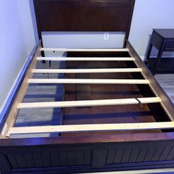 Full Size Capitan Wood Bed/nightstand  