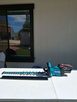 Makita XGT 40V 26in hedge trimmer tool only