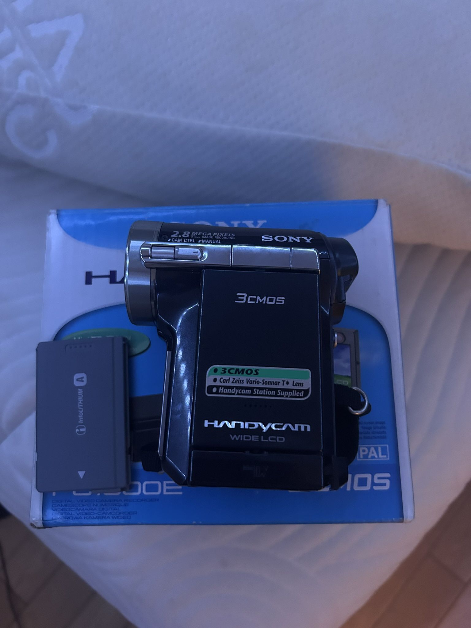 Sony DCR-PC1000E MiniDV CAMCORDER