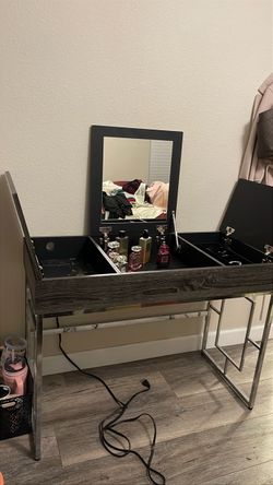 Beautiful vanity with 3 components and cord to charge devices $40