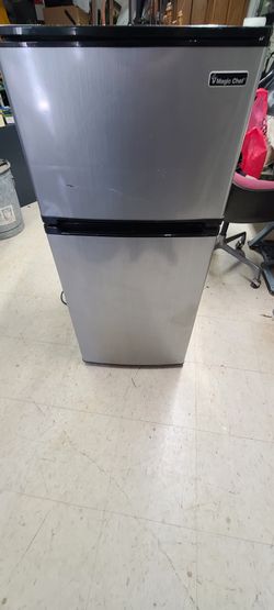 Small Magic Chef Refrigerator 