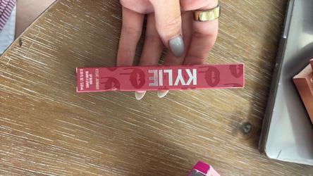 Kylie cosmetics - lip blush