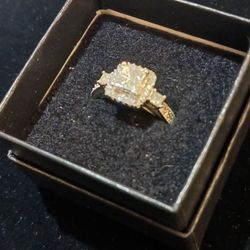 10 Kt White Gold Diamond Ring 