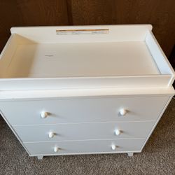 Delta Children 3-Drawer Dresser with Removable Changing Top