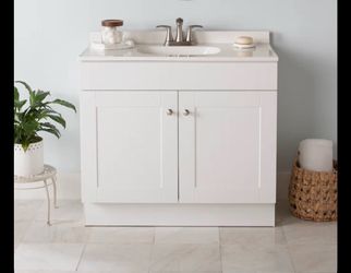 Project Source Dover 36-in True White Single Sink Bathroom Vanity with White Cultured Marble Top (Fully Assembled)