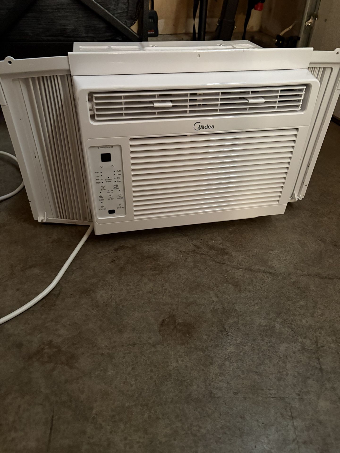 Midea Window Air Conditioning Unit 5000 BTU Like New