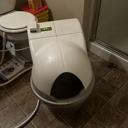 Self Cleaning Litter Box (Cat genie) 