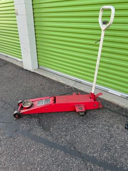 Hydraulic long reach jack