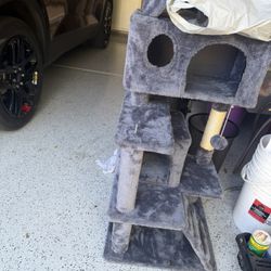 Kitty Tower /kitty House 