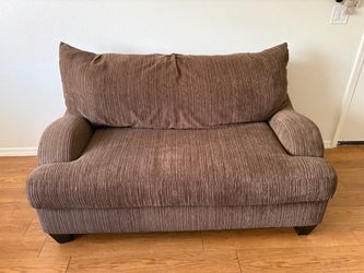 Brown couch /love seat