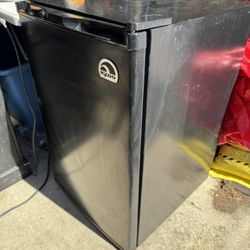 Igloo Half Fridge & Freezer