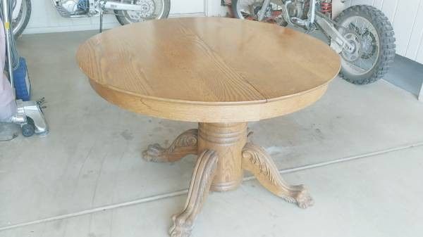 Solid Oak Antique Claw Foot Dinning Table w/ 3 extensions and two free rugs