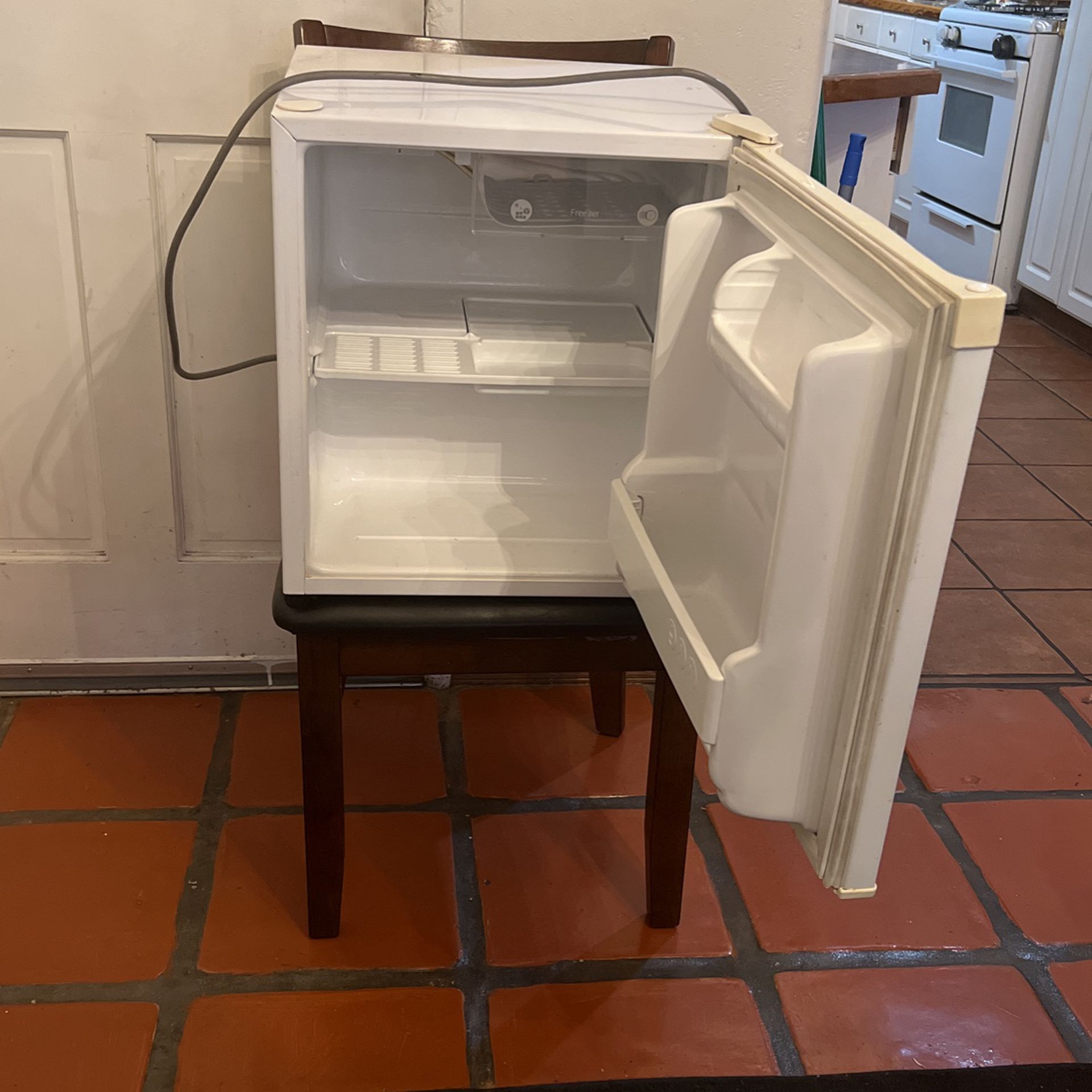 amargo Ejercicio patrón Refrigerador Chico for Sale in Phoenix, AZ - OfferUp