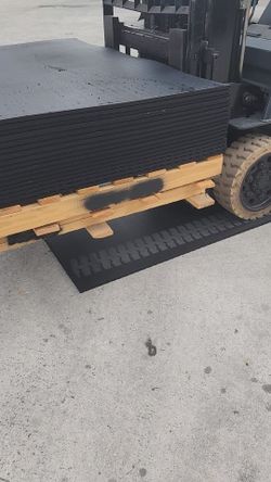 πRubber Mats, Area Rugs,Stall Horse,Carpets- Gyms,Garage,foot traffic walkways,etc Price $90eachπ
π Heavy Duty Rubber Stall Mats 4x6 (3/4" Thick)