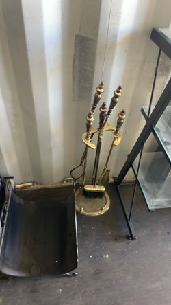 Fireplace utensils with wood holder in great condition Fireplace utensils with wood holder in great condition