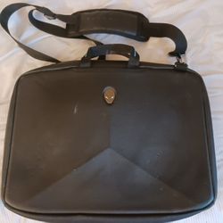 Alienware laptop case, like new fits 17-17.3" 