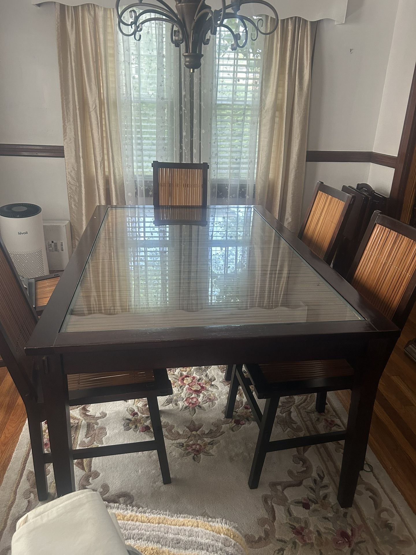 Dining Room Table & Chairs