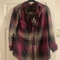 Women’s Plaid Button up Shirt